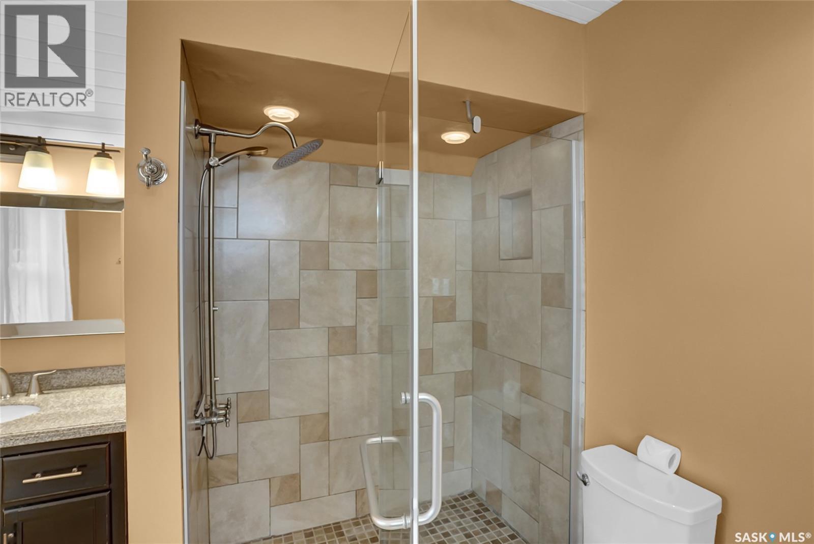 Photo 24 of 2264 Elphinstone Street, Regina SK