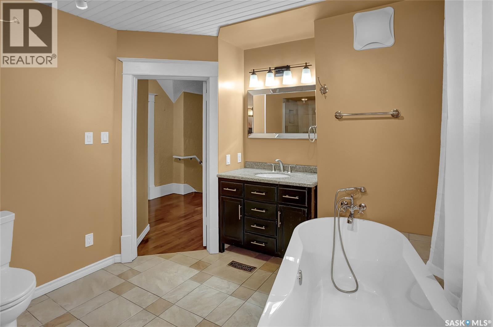 Photo 26 of 2264 Elphinstone Street, Regina SK