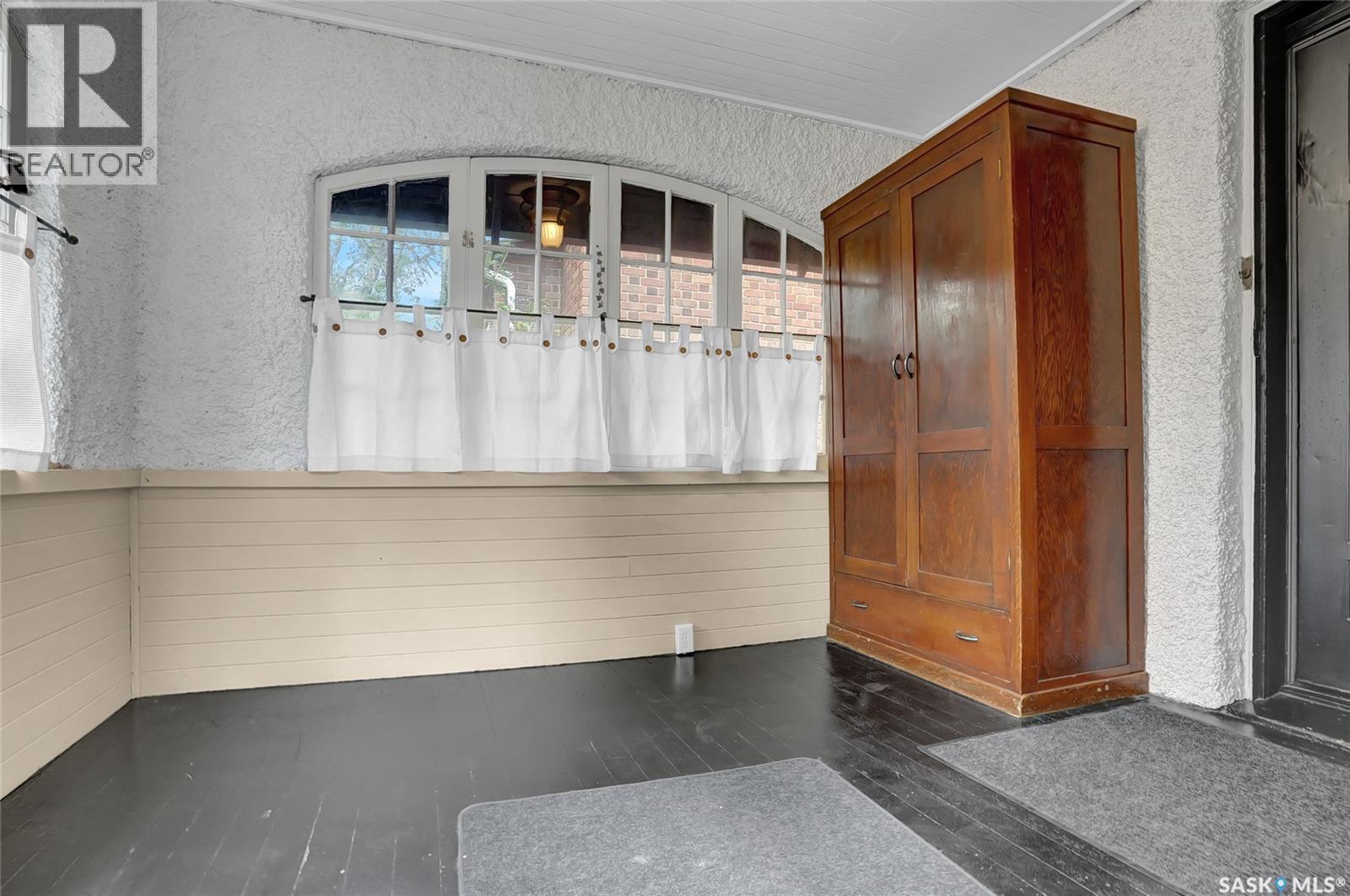 Photo 3 of 2264 Elphinstone Street, Regina SK