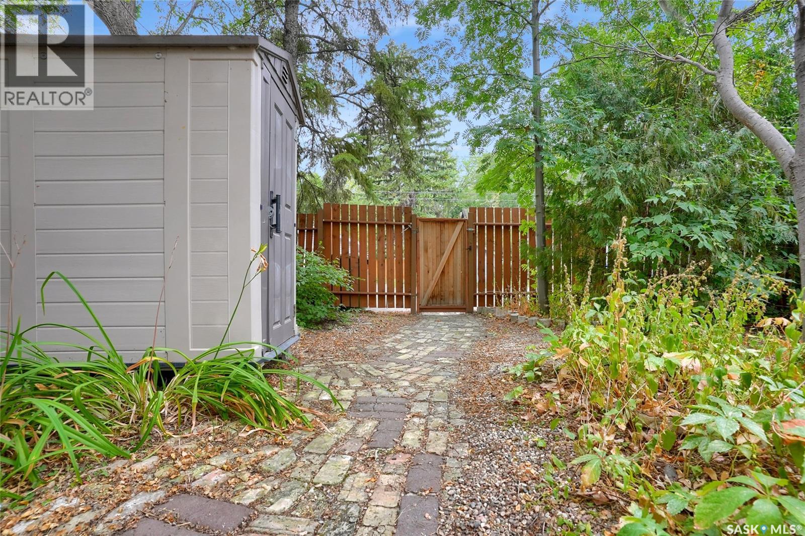 Photo 35 of 2264 Elphinstone Street, Regina SK