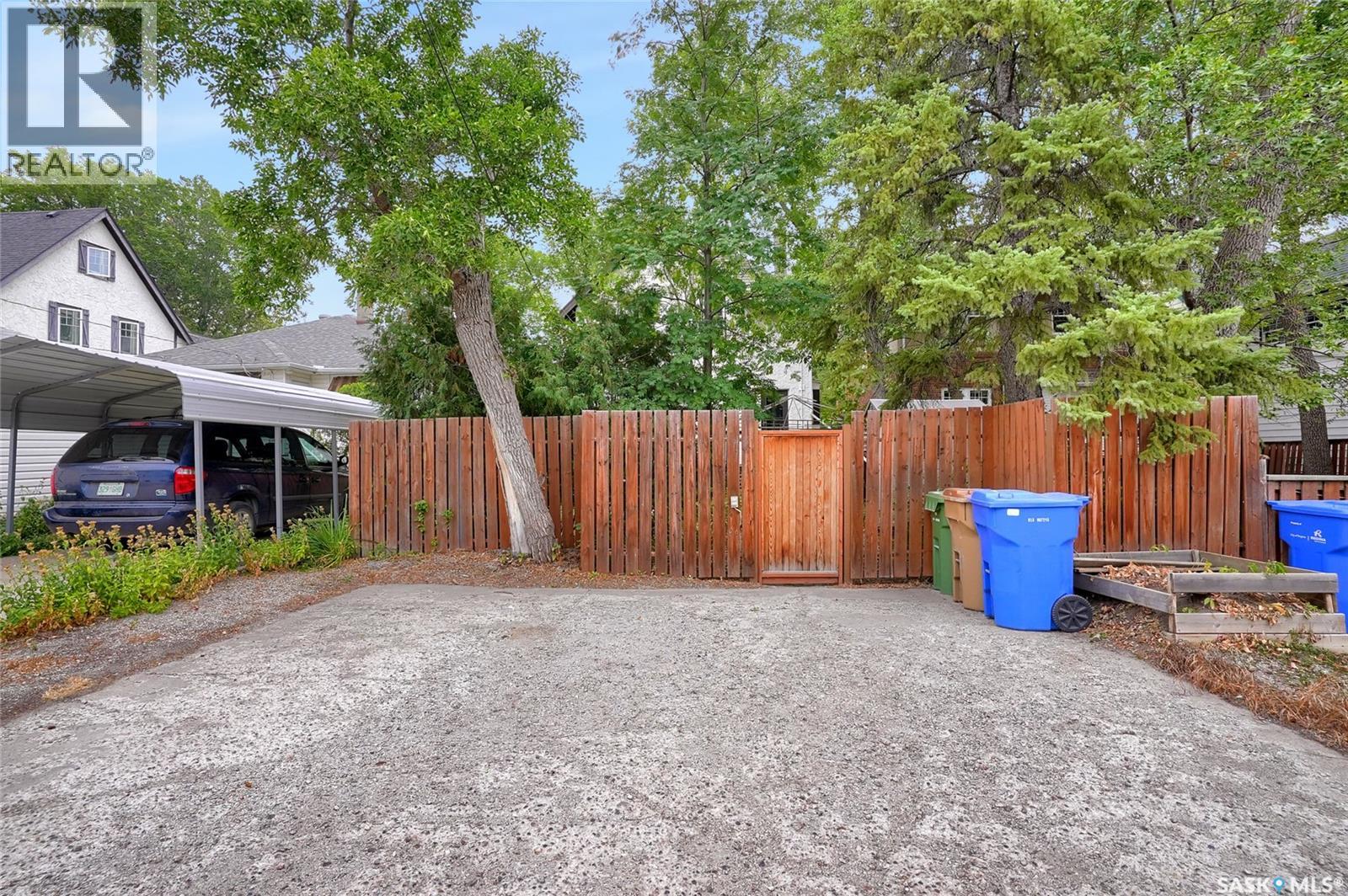 Photo 37 of 2264 Elphinstone Street, Regina SK