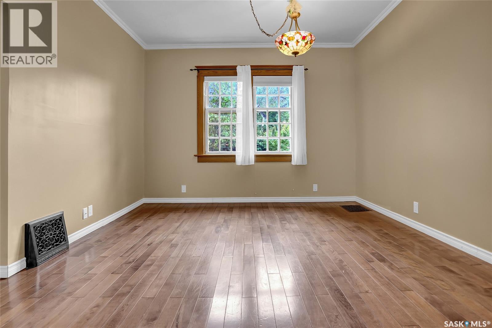 Photo 8 of 2264 Elphinstone Street, Regina SK