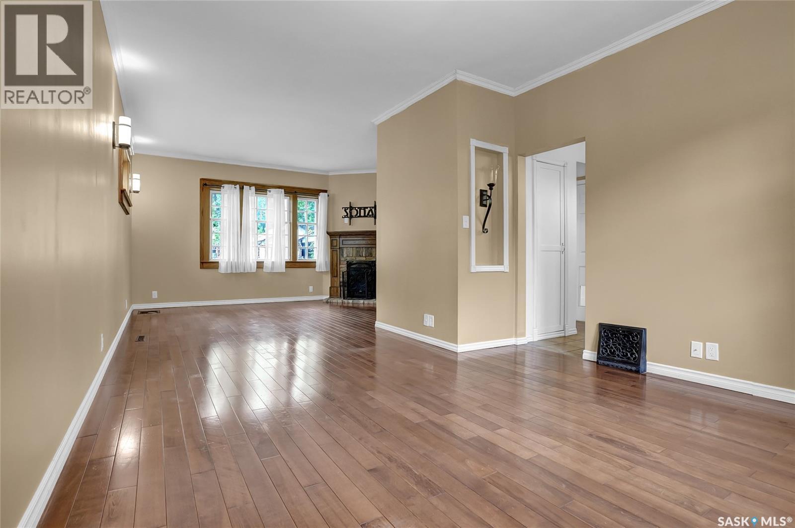 Photo 9 of 2264 Elphinstone Street, Regina SK