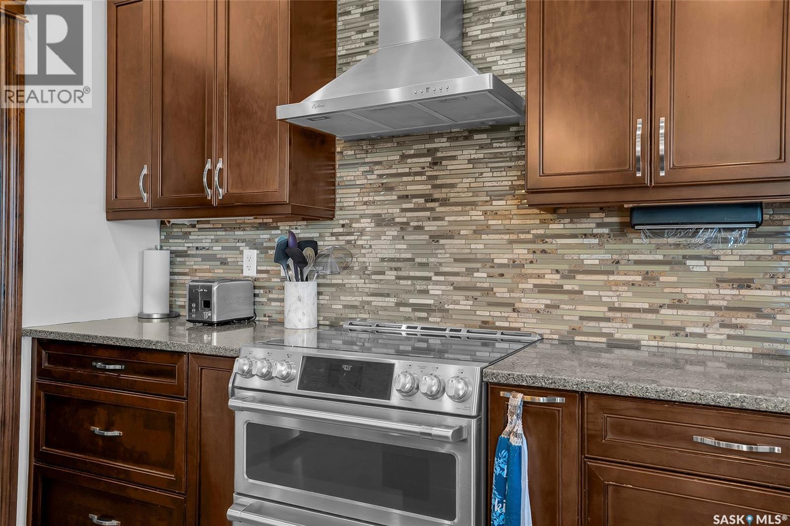 Photo 15 of 622 Thiessen Street, Warman SK