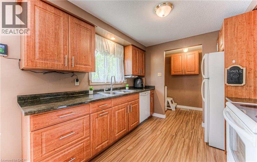 Photo 16 of 82 Roseneath Crescent, Kitchener ON