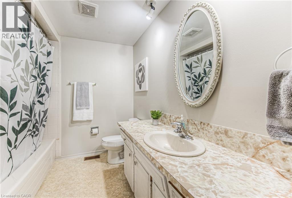 Photo 25 of 82 Roseneath Crescent, Kitchener ON