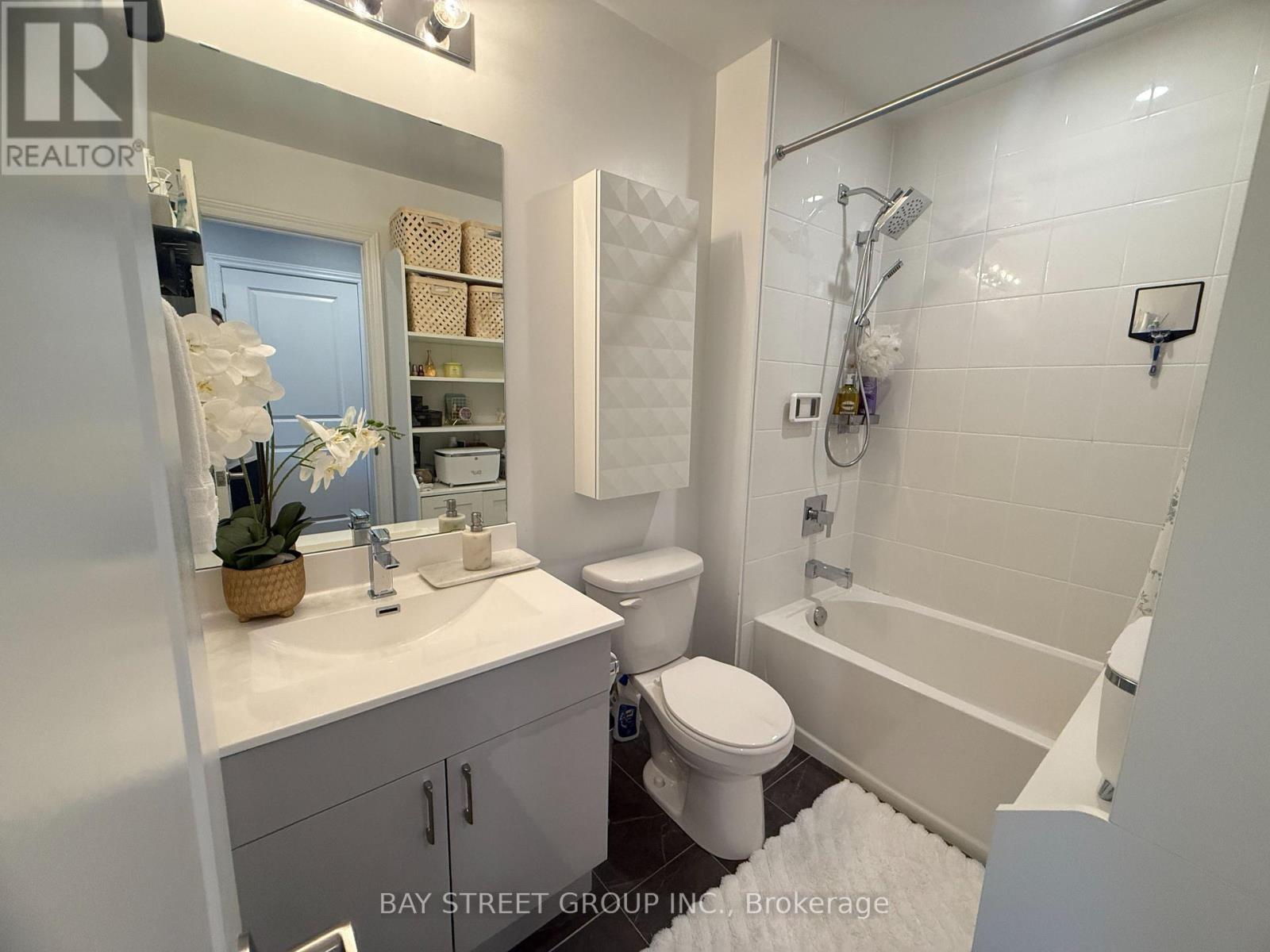Photo 25 of 3 196 Pine Grove Road, Vaughan ON