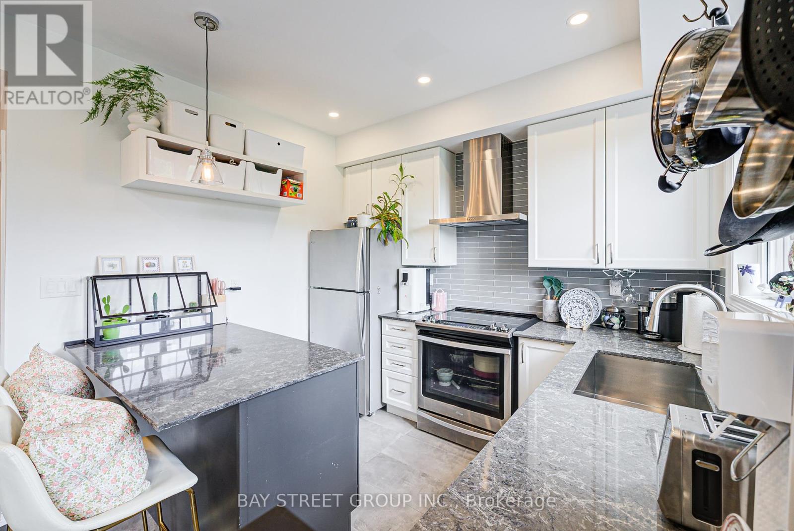 Photo 18 of 3 196 Pine Grove Road, Vaughan ON