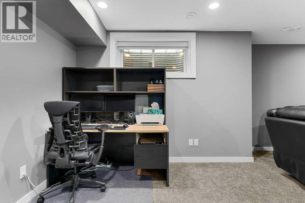 Photo 31 of 32 Wentworth Common Sw, Calgary AB