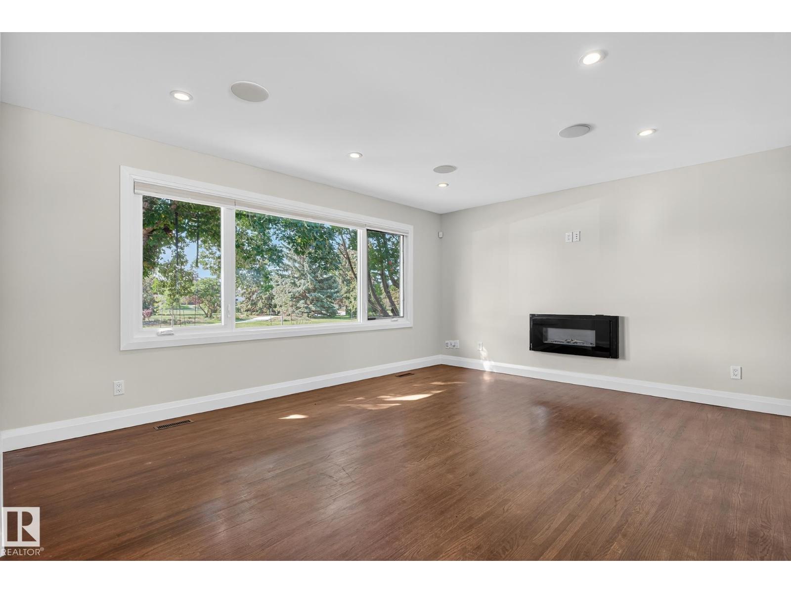 Photo 6 of 7228 96 B Av Nw, Edmonton AB