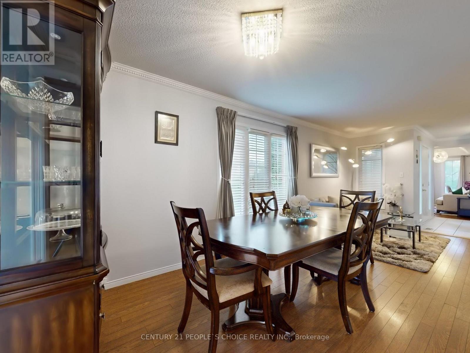 Photo 8 of 5998 Gant Crescent, Mississauga ON