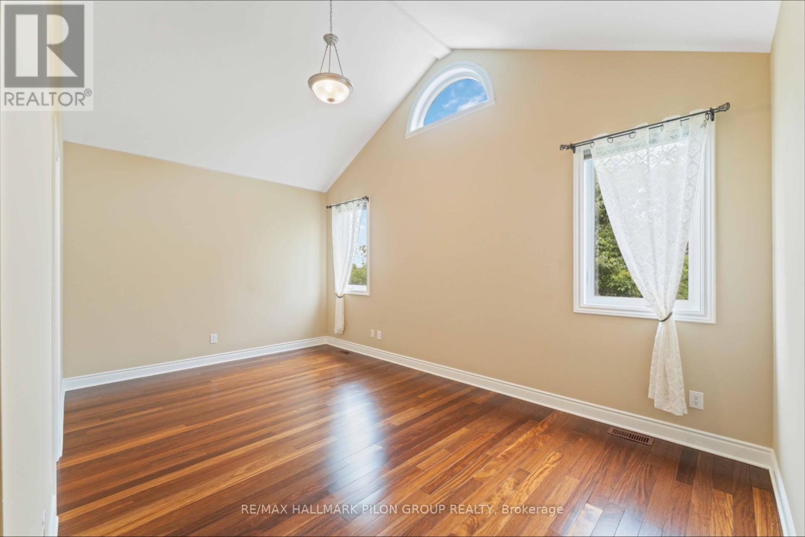 Photo 10 of 188 Whispering Winds Way, Ottawa ON