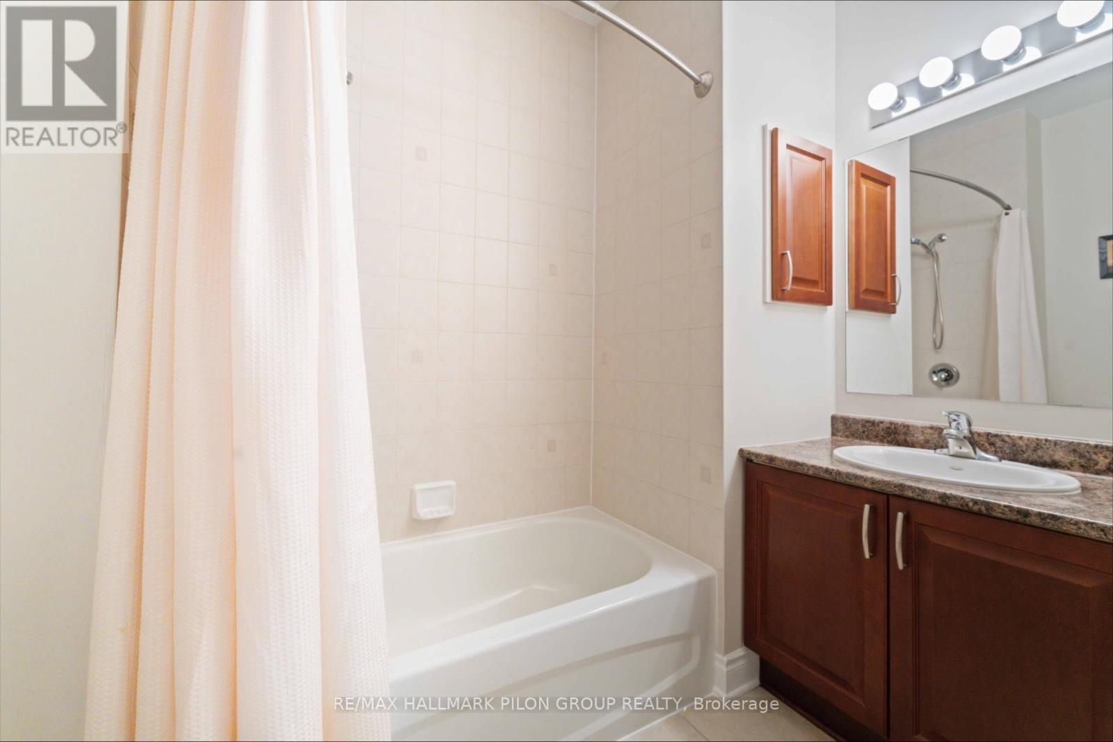 Photo 14 of 188 Whispering Winds Way, Ottawa ON