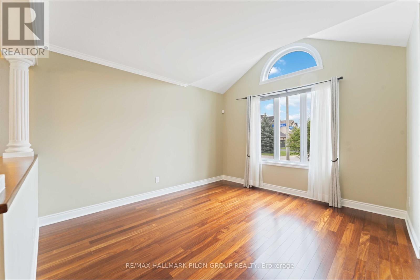 Photo 6 of 188 Whispering Winds Way, Ottawa ON