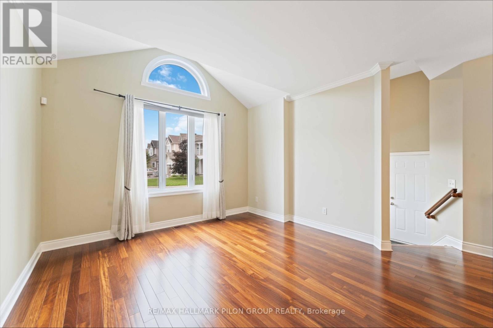 Photo 7 of 188 Whispering Winds Way, Ottawa ON