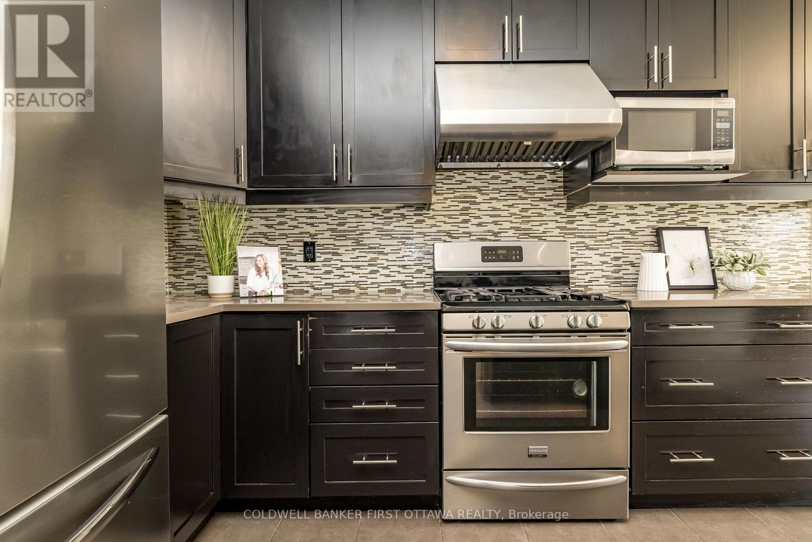 Photo 10 of 170 Flowing Creek Circle, Ottawa ON