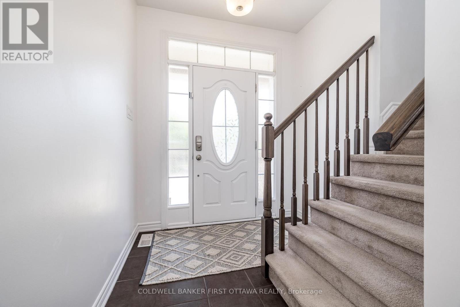 Photo 2 of 170 Flowing Creek Circle, Ottawa ON