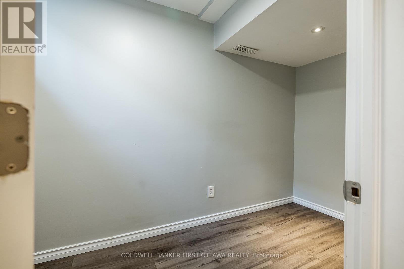 Photo 33 of 170 Flowing Creek Circle, Ottawa ON