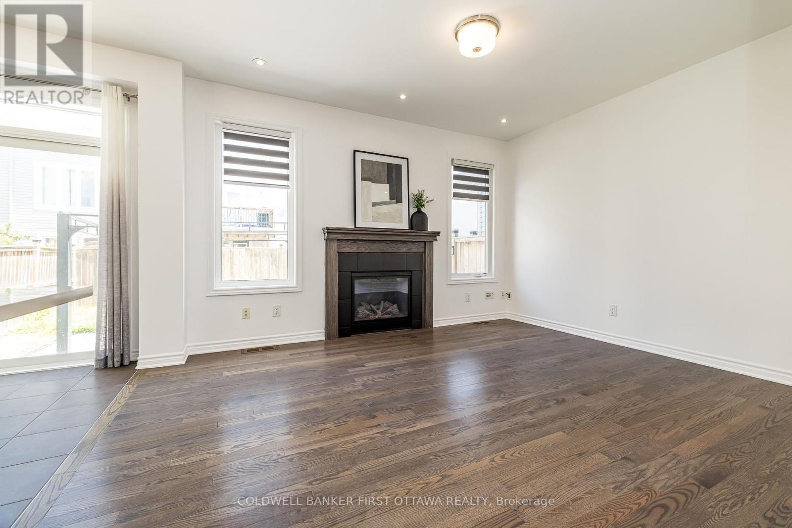 Photo 4 of 170 Flowing Creek Circle, Ottawa ON