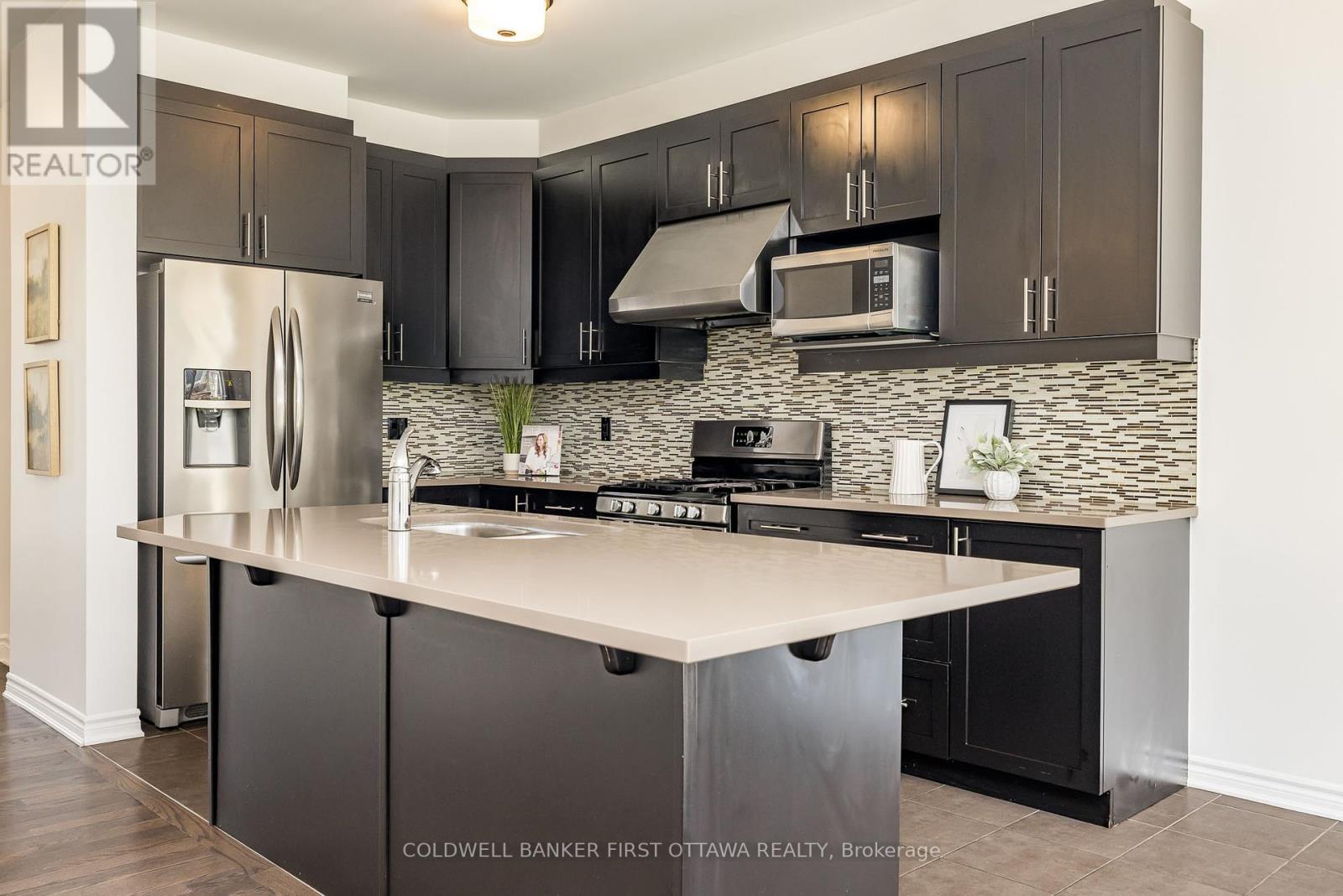 Photo 8 of 170 Flowing Creek Circle, Ottawa ON
