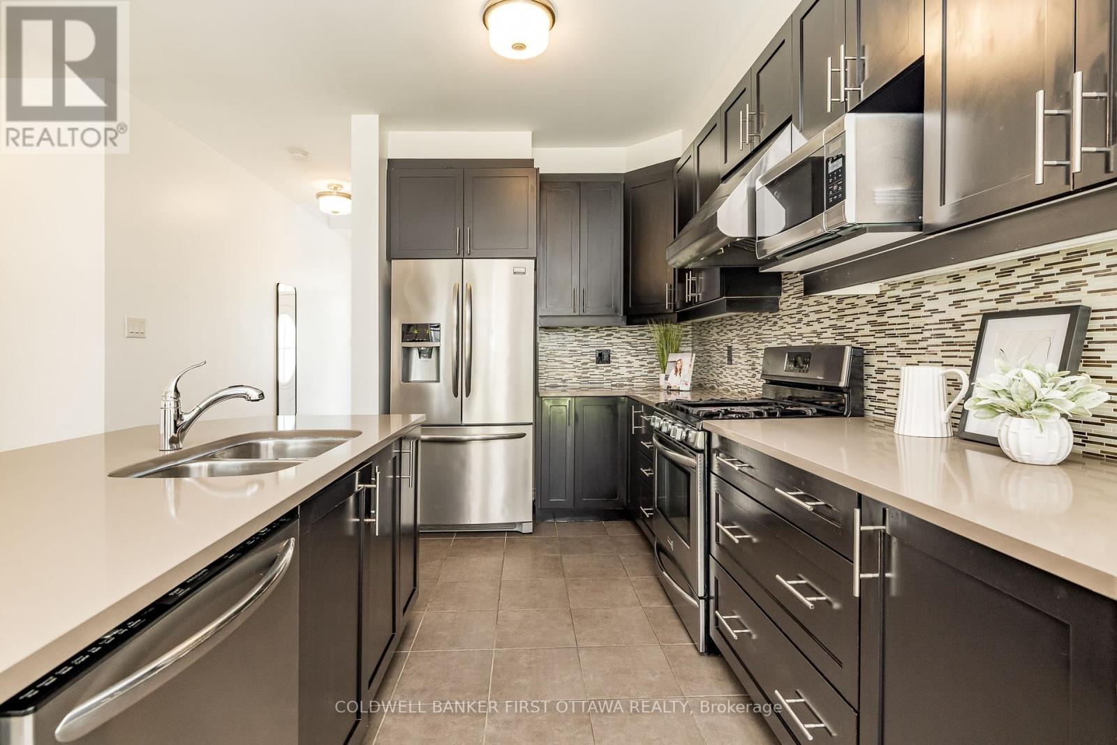 Photo 9 of 170 Flowing Creek Circle, Ottawa ON