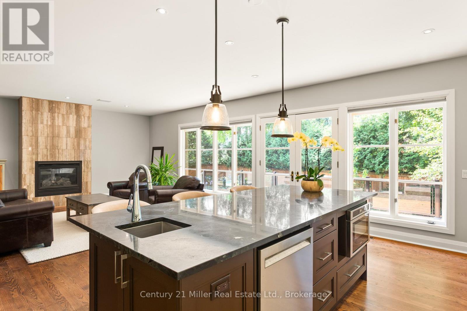 Photo 10 of 412 Maple Grove Drive, Oakville ON