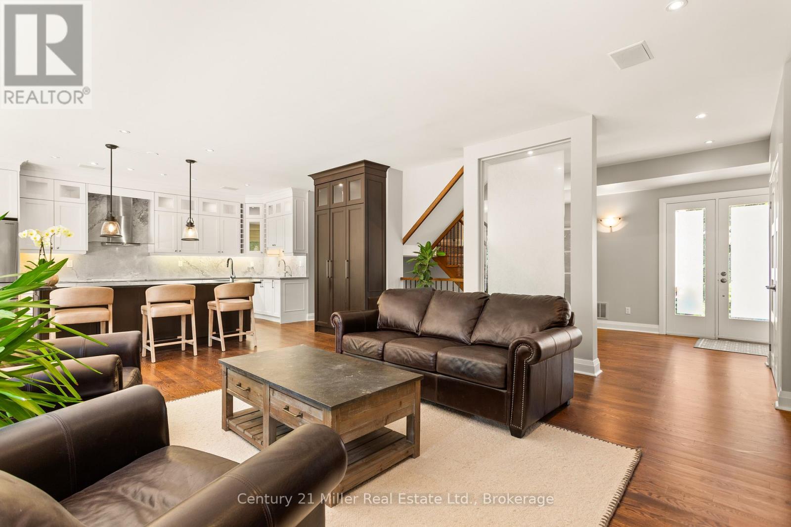Photo 11 of 412 Maple Grove Drive, Oakville ON