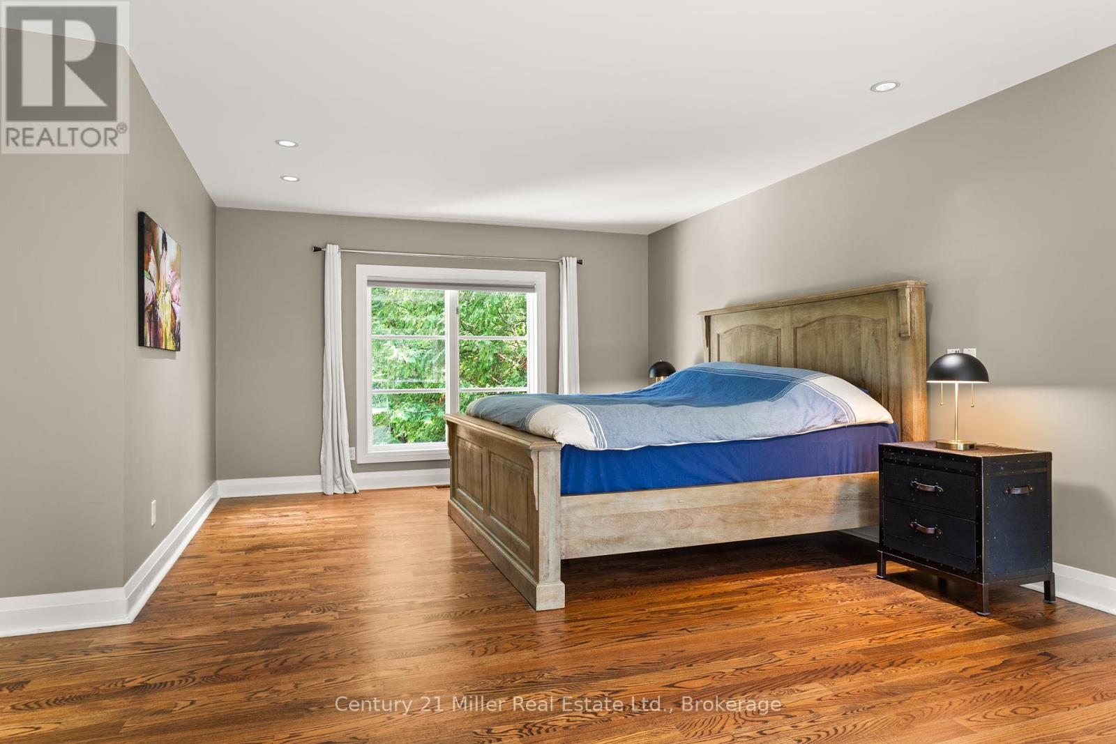 Photo 17 of 412 Maple Grove Drive, Oakville ON