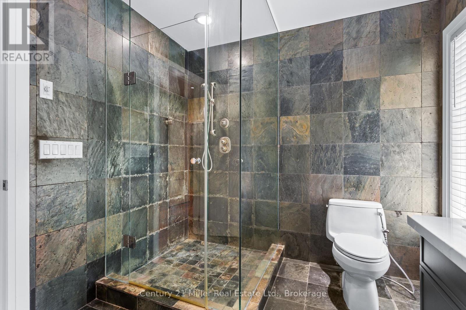 Photo 19 of 412 Maple Grove Drive, Oakville ON