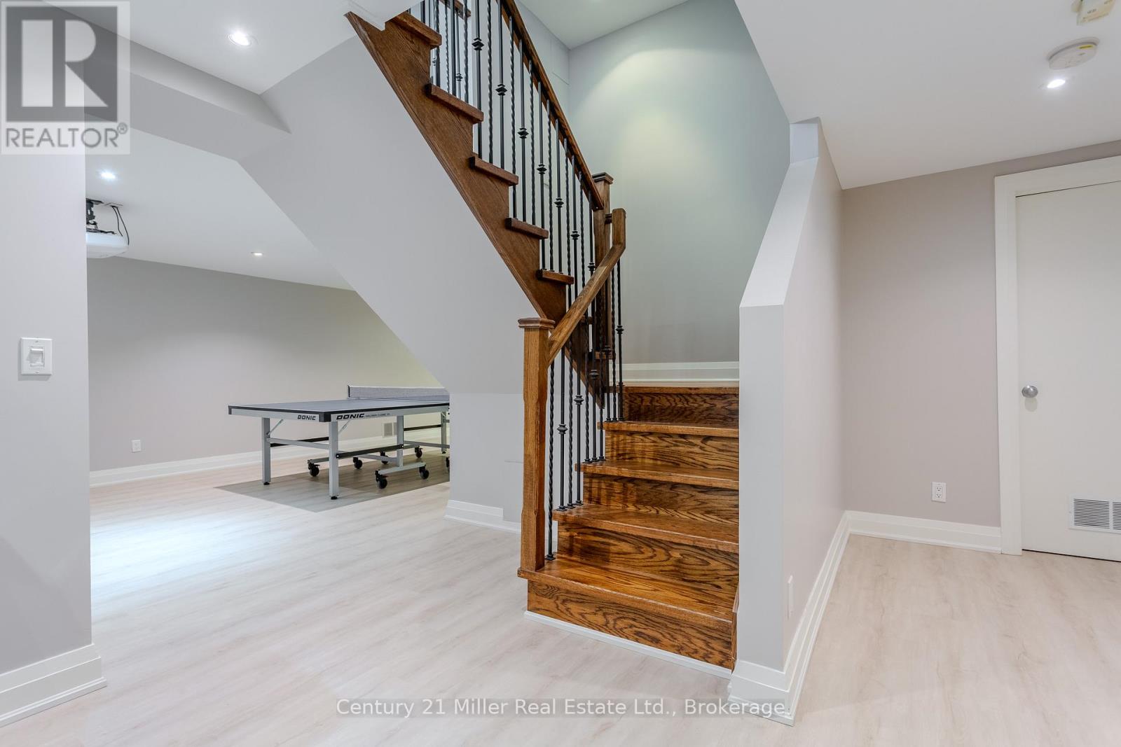 Photo 28 of 412 Maple Grove Drive, Oakville ON