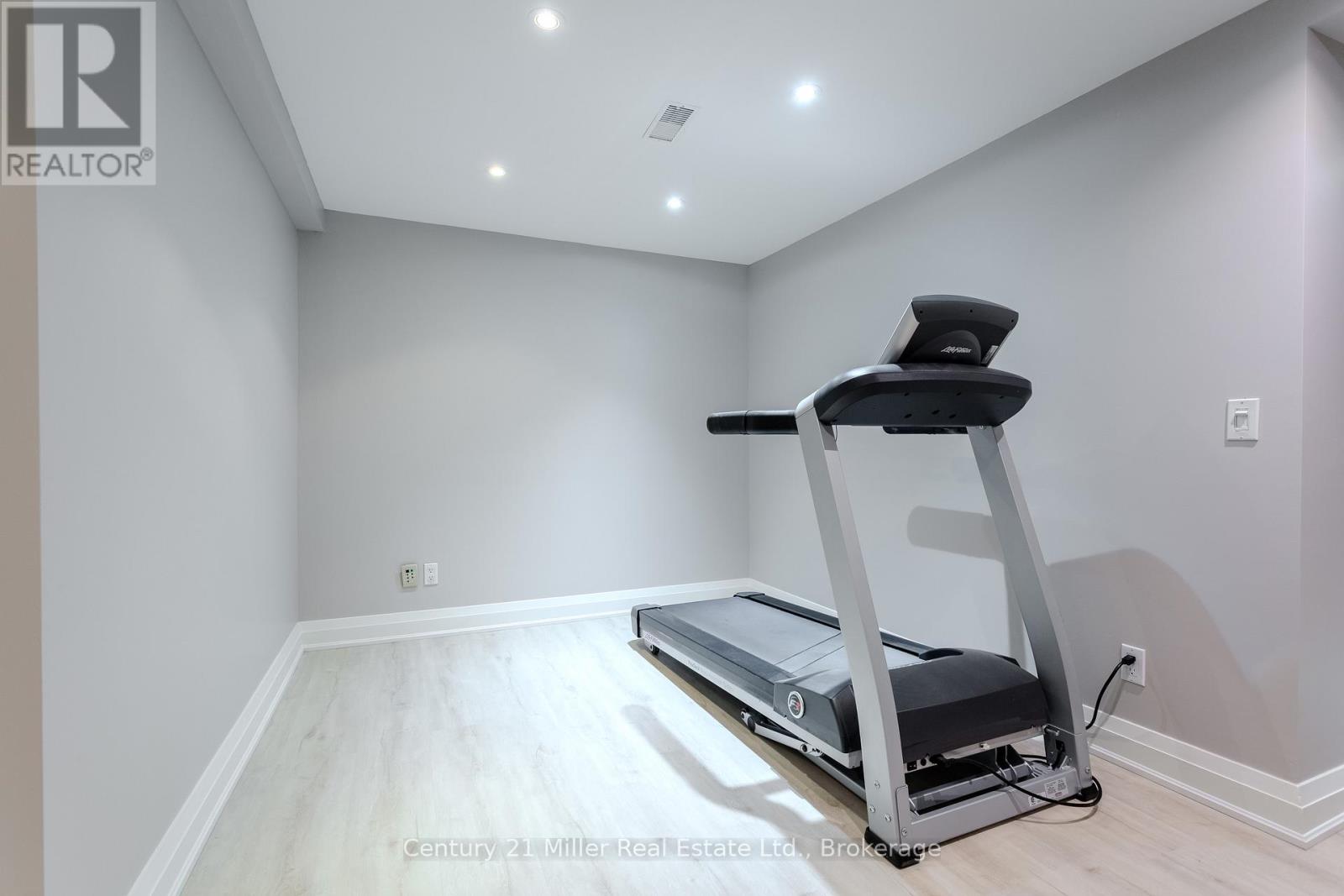 Photo 30 of 412 Maple Grove Drive, Oakville ON