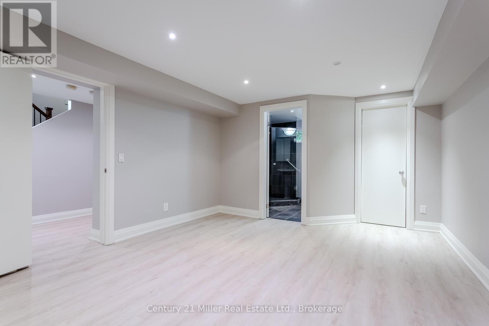 Photo 31 of 412 Maple Grove Drive, Oakville ON