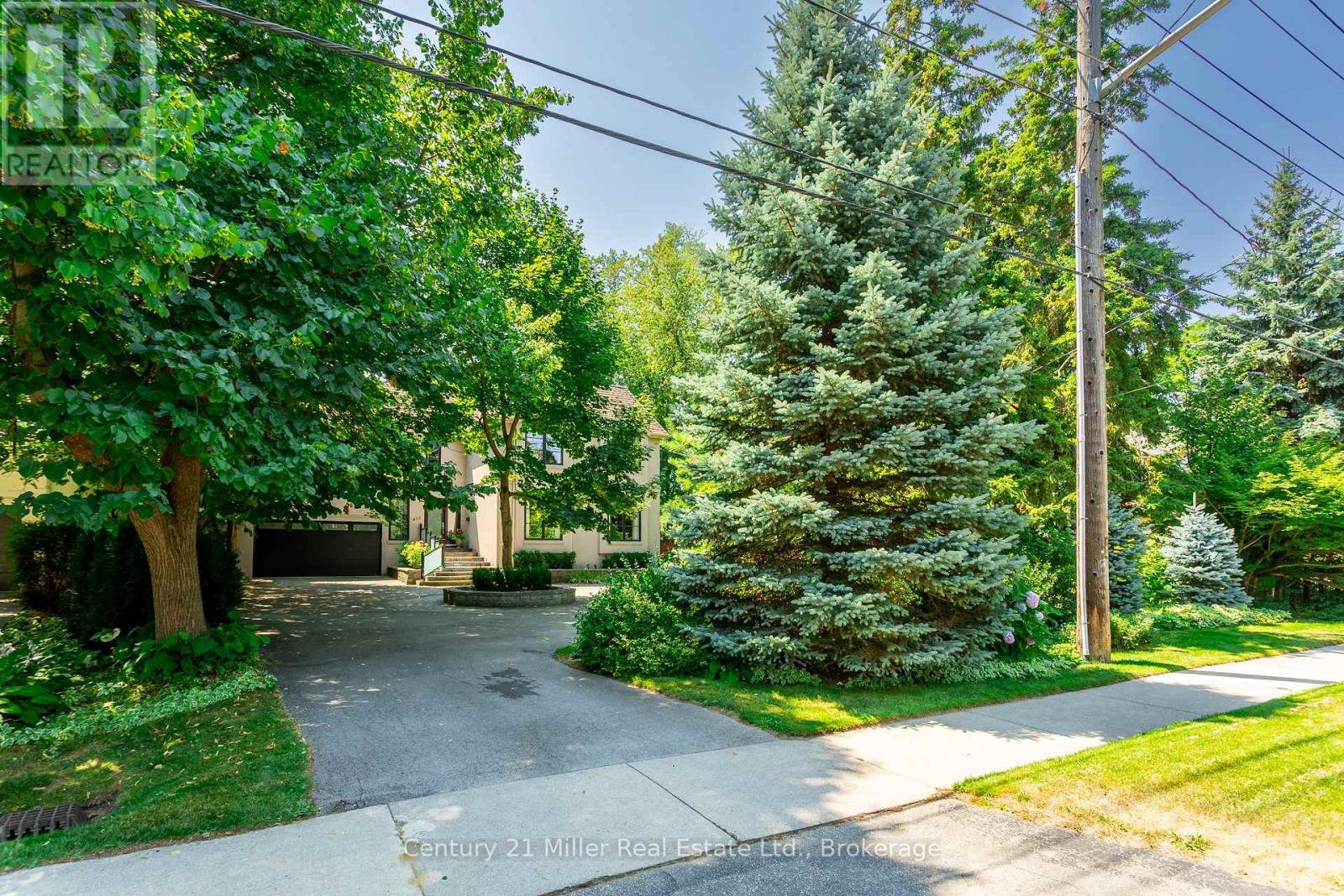 Photo 4 of 412 Maple Grove Drive, Oakville ON