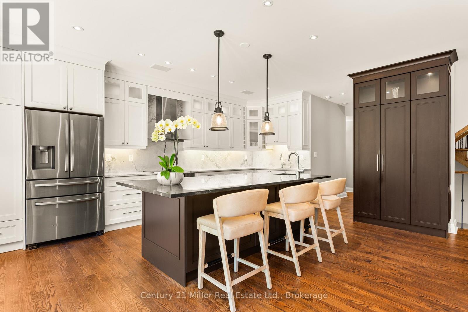 Photo 8 of 412 Maple Grove Drive, Oakville ON