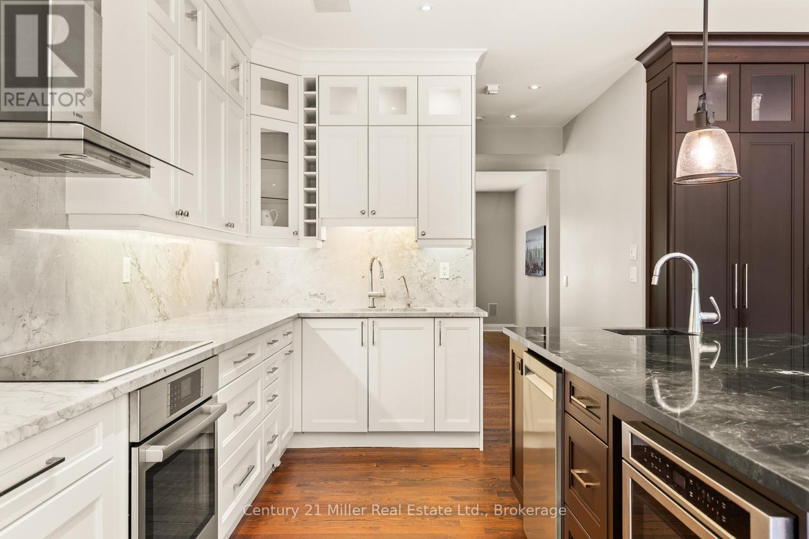 Photo 9 of 412 Maple Grove Drive, Oakville ON