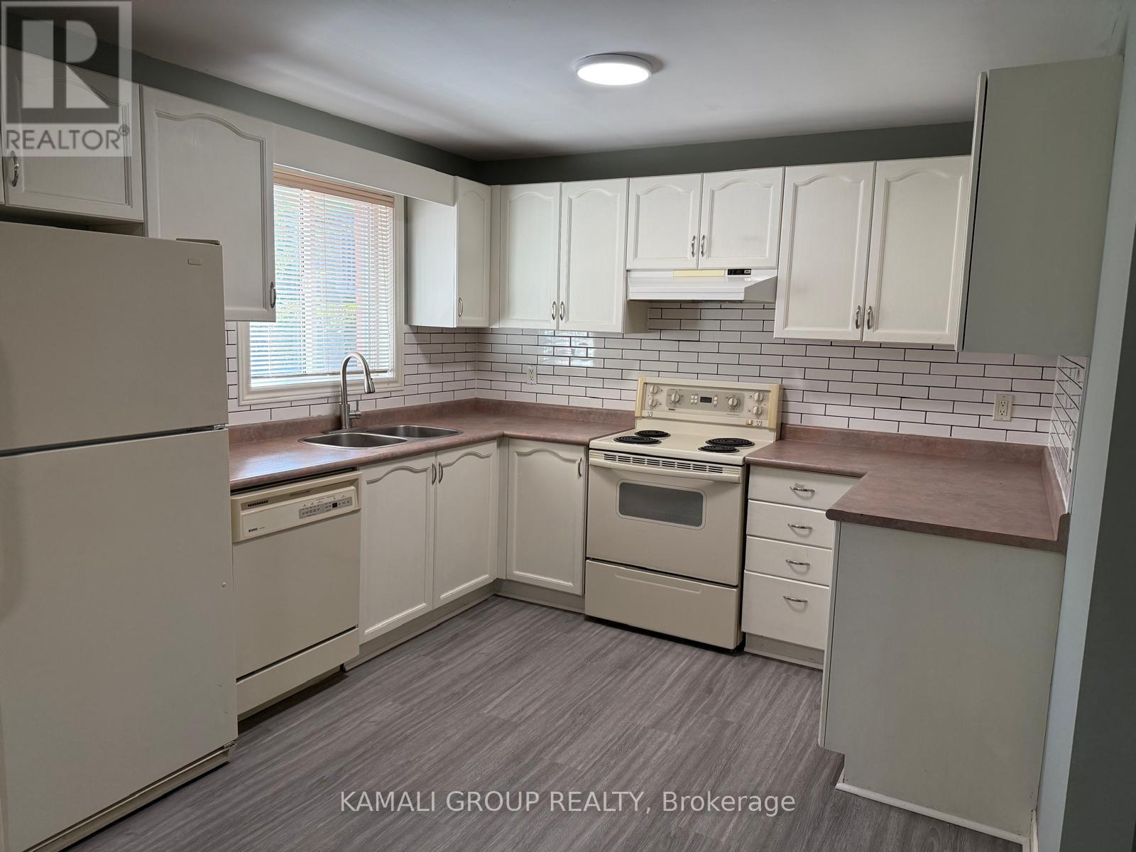 Photo 3 of Bsmt 73 Silver Maple Crescent, Barrie ON