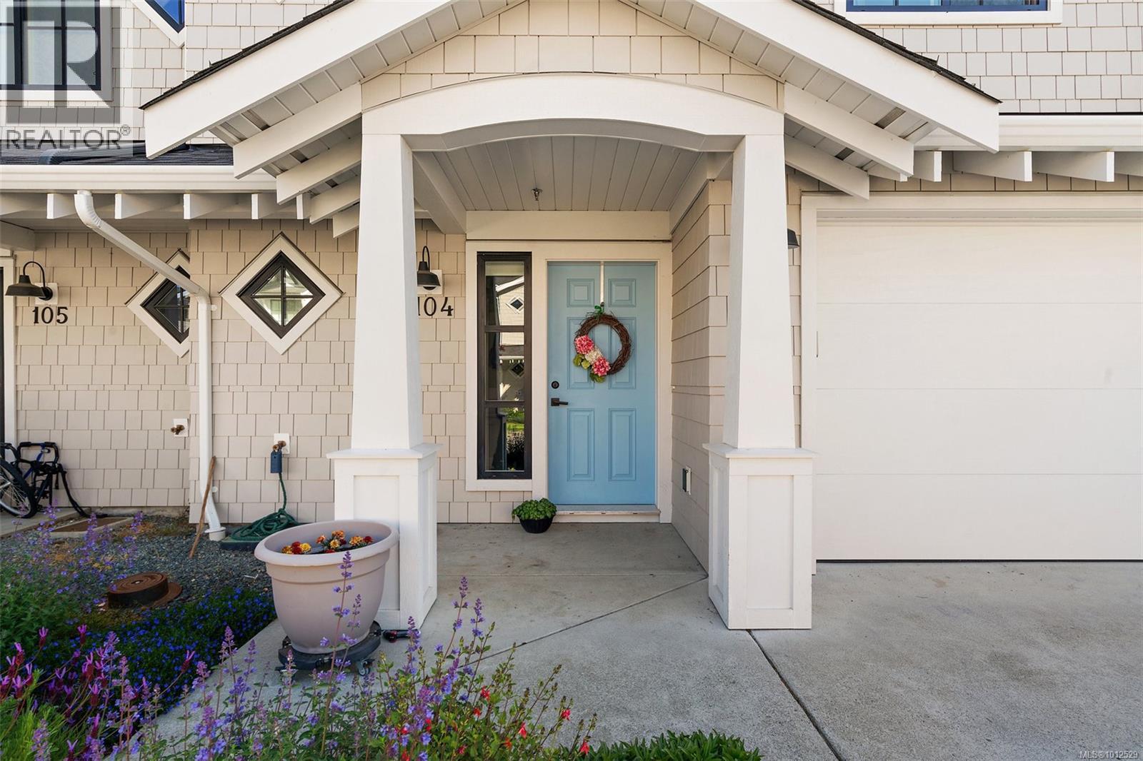 Photo 2 of 104 2096 Kennedy St, Sooke BC