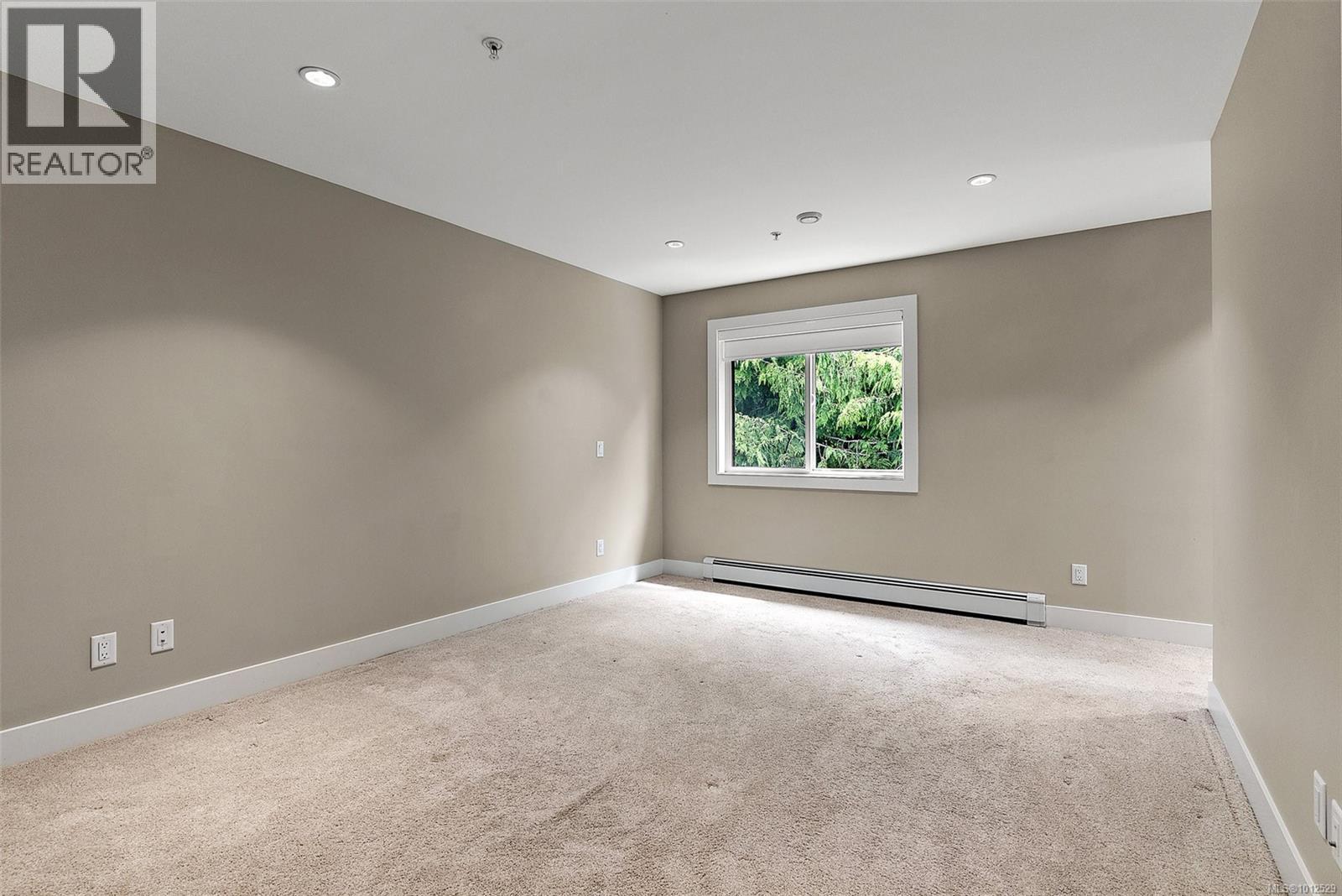 Photo 9 of 104 2096 Kennedy St, Sooke BC