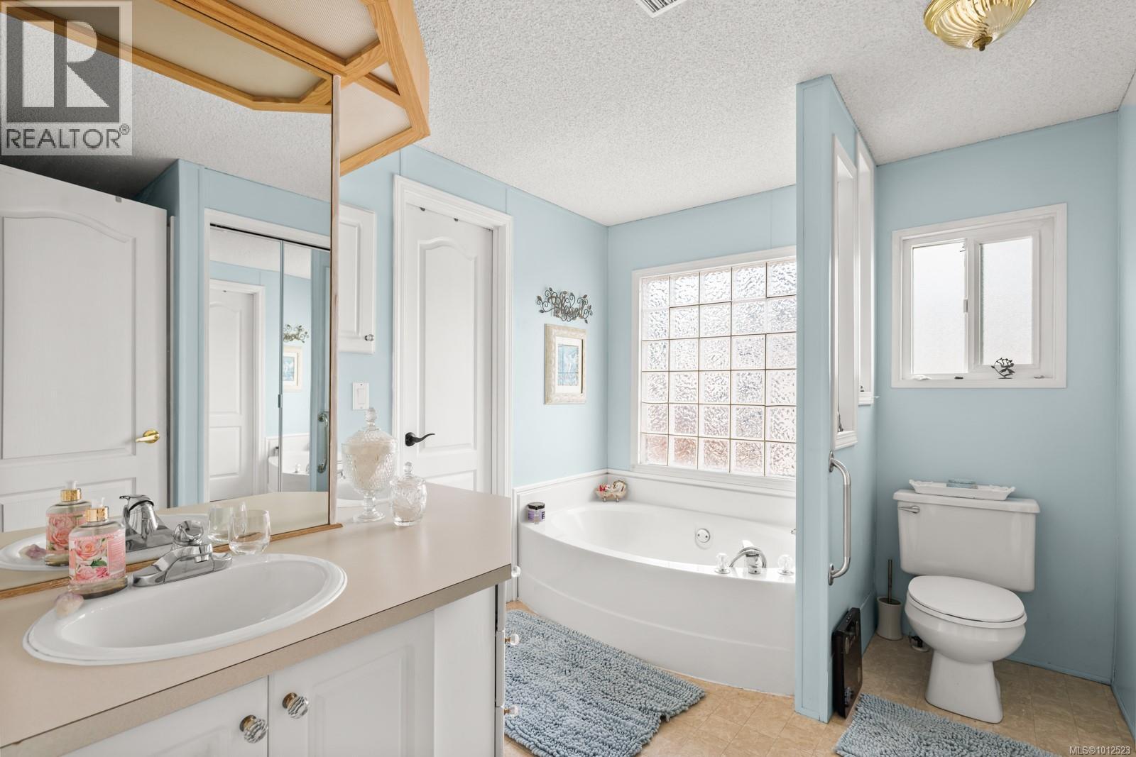 11 7401 Central Saanich Road, Central Saanich