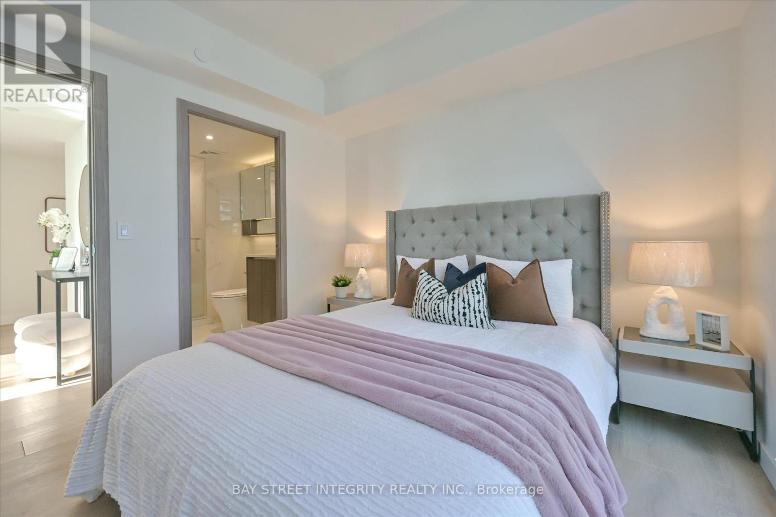 Photo 18 of 3507 38 Widmer Street, Toronto ON