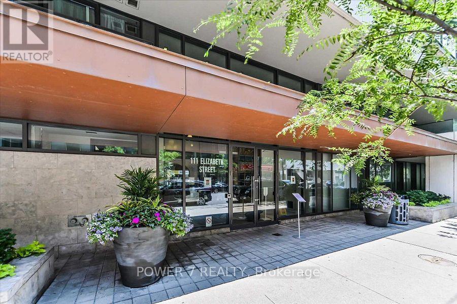 Photo 3 of 932 111 Elizabeth Street, Toronto ON