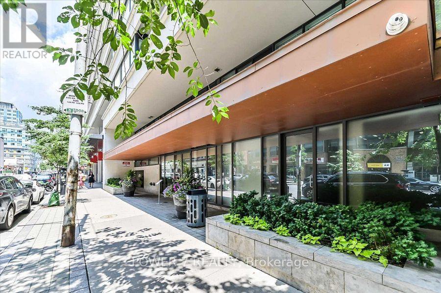 Photo 4 of 932 111 Elizabeth Street, Toronto ON