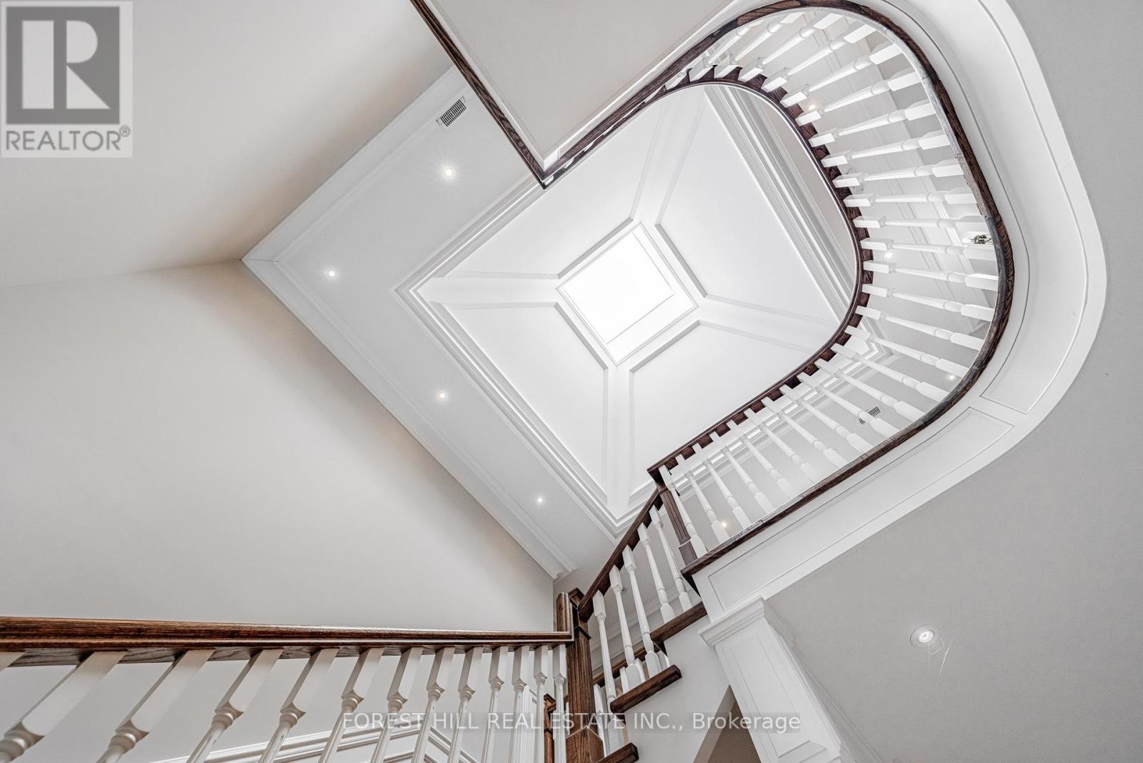 Photo 24 of 60 Hawksbury Drive, Toronto ON