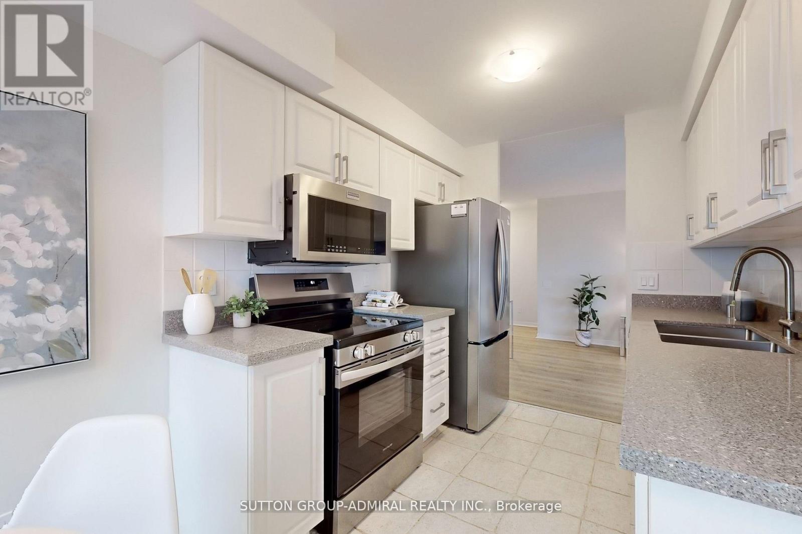 Photo 18 of 2005 8 Hillcrest Avenue, Toronto ON