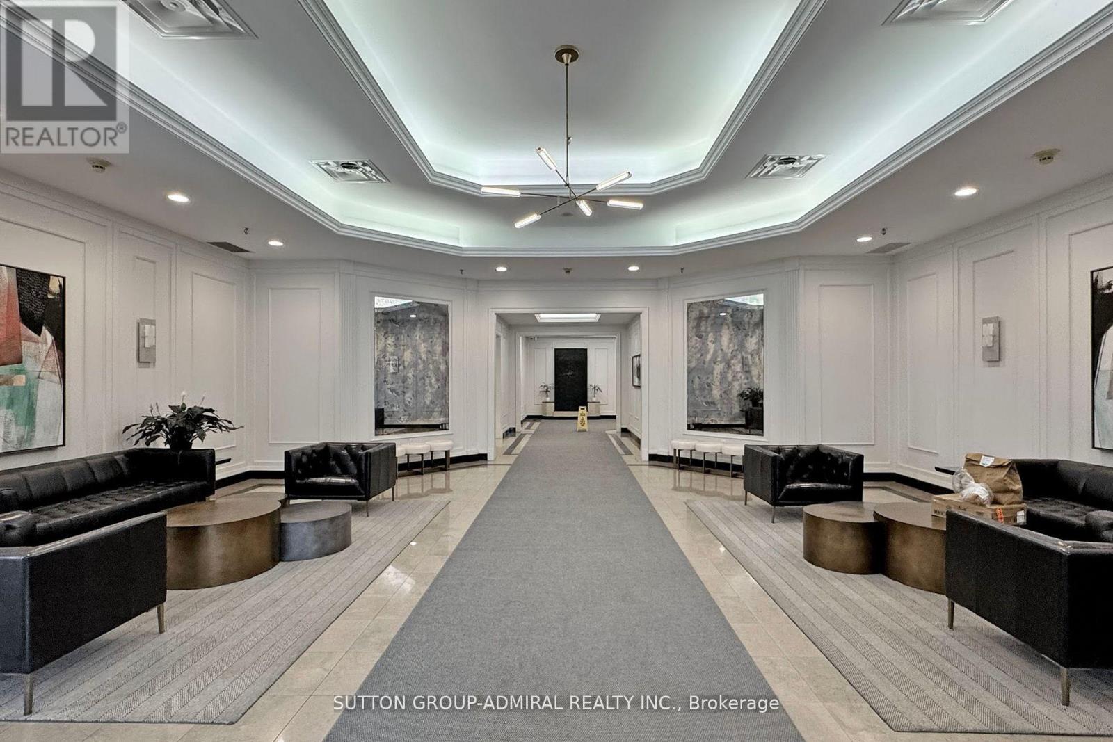 Photo 2 of 2005 8 Hillcrest Avenue, Toronto ON