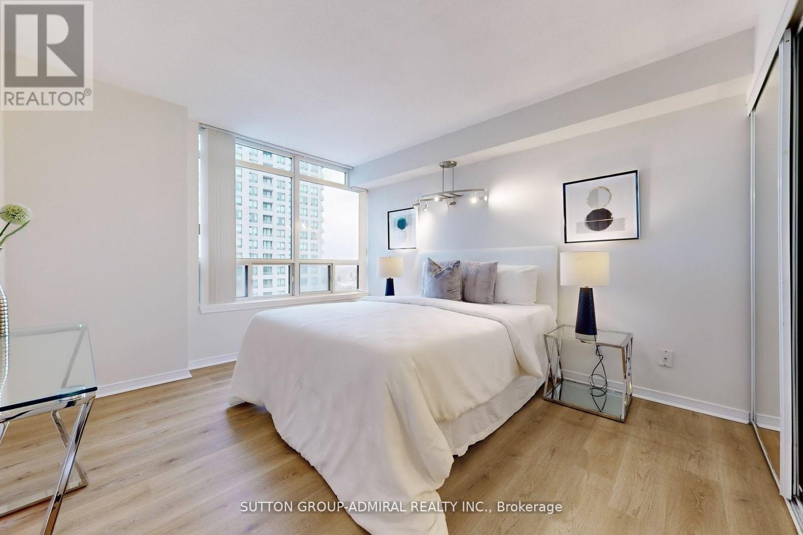 Photo 22 of 2005 8 Hillcrest Avenue, Toronto ON