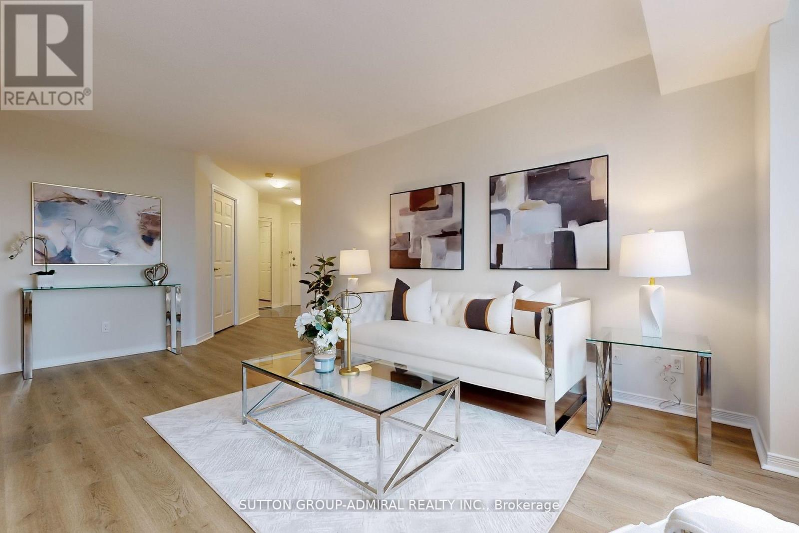 Photo 8 of 2005 8 Hillcrest Avenue, Toronto ON