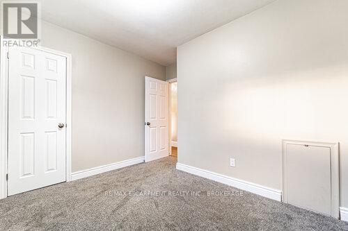 Photo 5 of Upper 46 Cloke Court, Hamilton ON