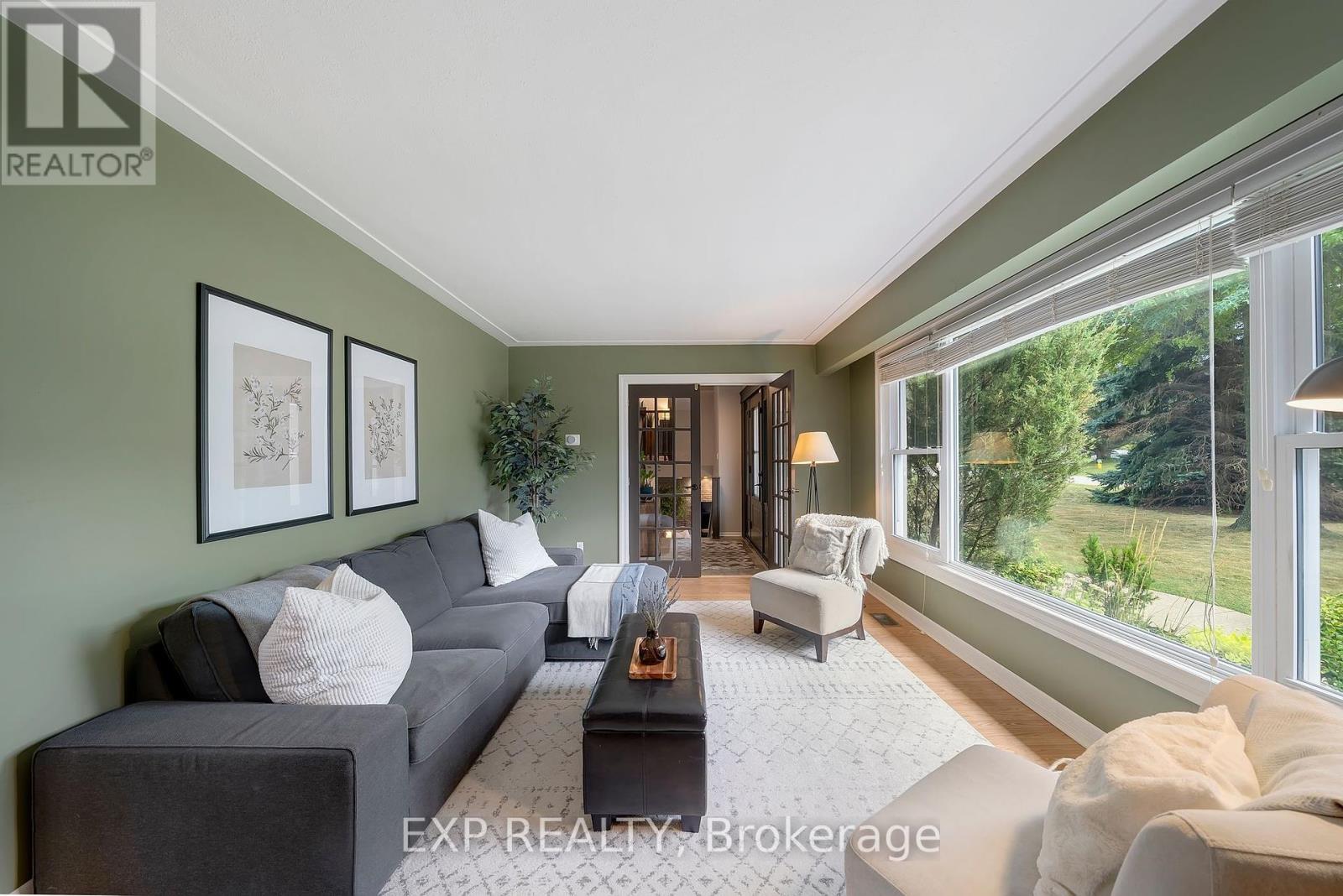 Photo 10 of 7 Redwood Drive, Grimsby ON