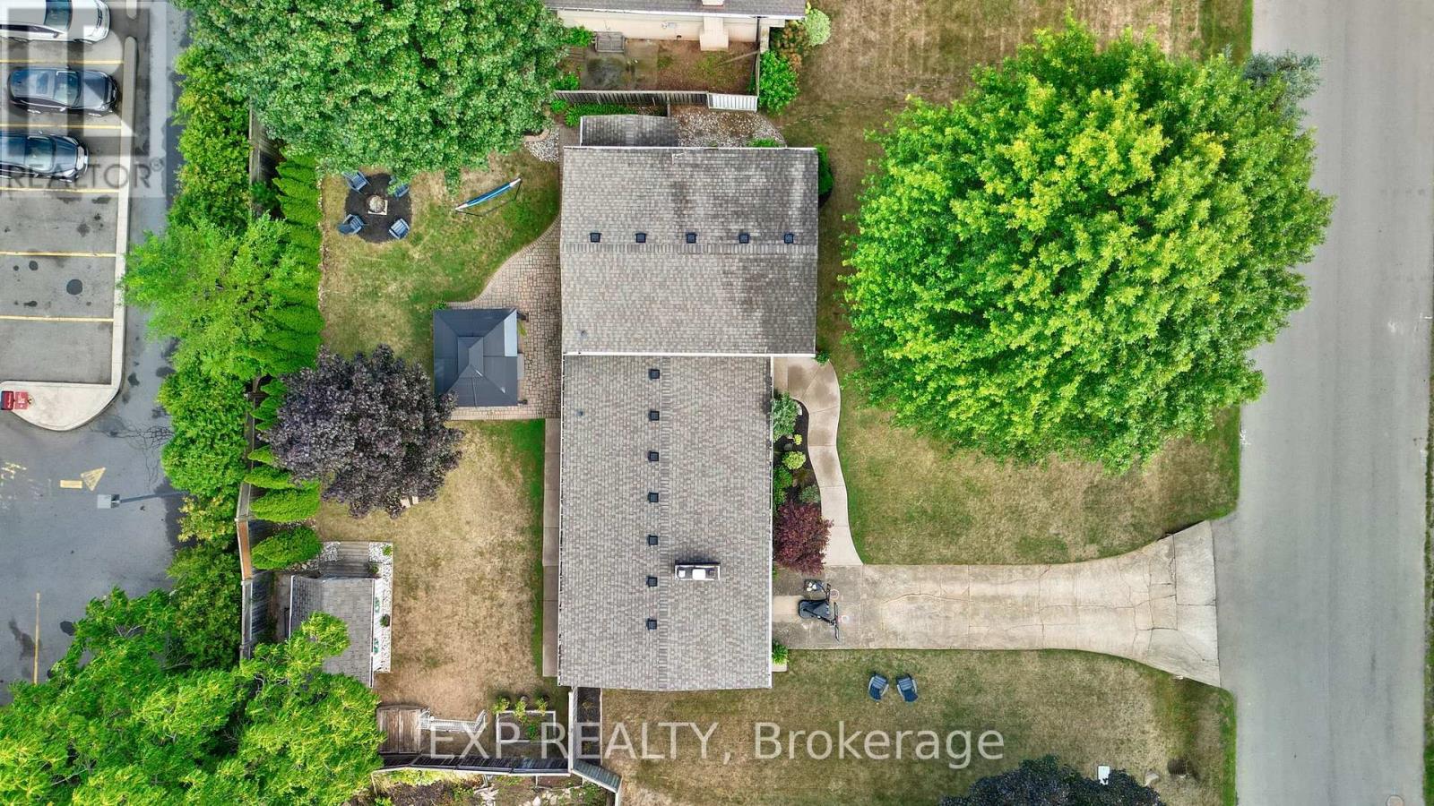 Photo 30 of 7 Redwood Drive, Grimsby ON